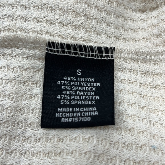 🥳HP🥳 Mesh + Lace Waffle Peplum Thermal Pullover Top - Picture 9 of 10